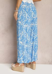 Renee - Niebieskie Spodnie Szerokie z Wiskozy High Waist w Kwiatowy Print Tepolla. Okazja: na co dzień, na plażę, na spacer. Stan: podwyższony. Kolor: niebieski. Materiał: wiskoza. Wzór: kwiaty, nadruk. Sezon: lato. Styl: casual #4