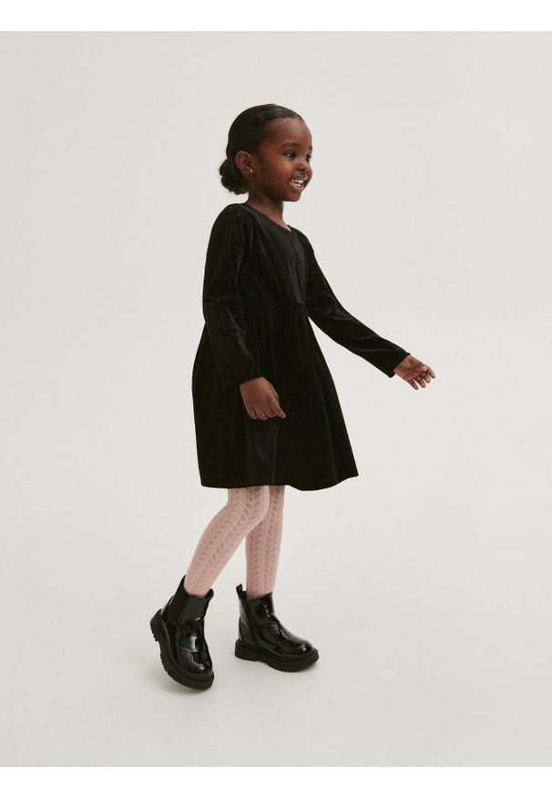 Reserved - Welurowa sukienka z połyskiem - czarny. Kolor: czarny. Materiał: welur