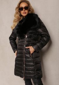 Renee - Czarna Długa Kurtka Ozdobiona Futerkiem na Kołnierzu i Pikowaniem Novenna. Kolor: czarny. Materiał: futro. Długość: długie. Wzór: aplikacja #4