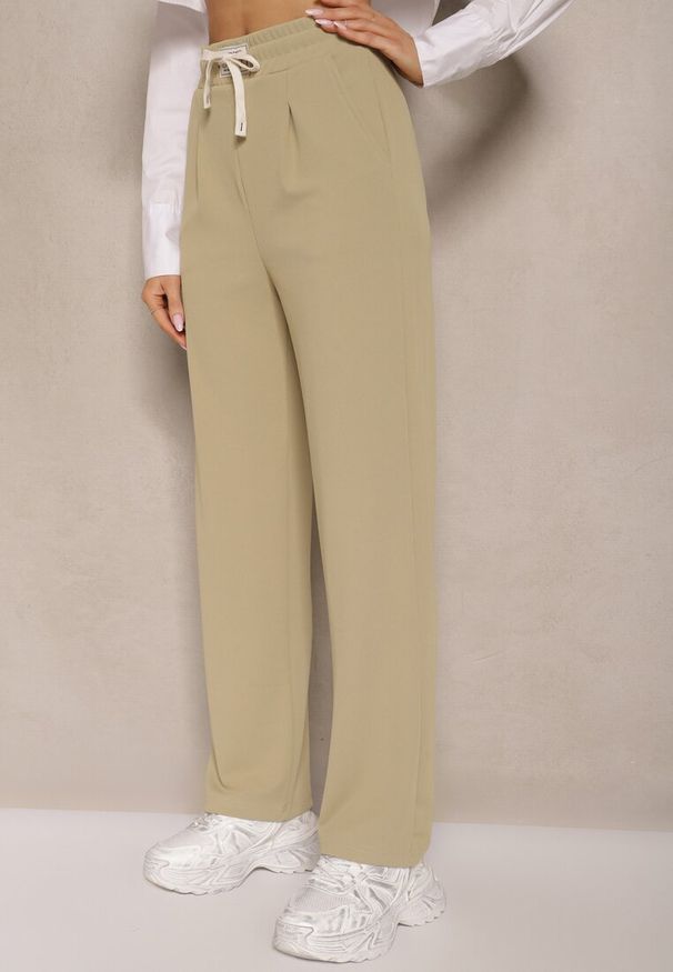 Renee - Zielone Spodnie High Waist z Prostą Nogawką i Gumką w Pasie Fadesa. Okazja: na co dzień. Stan: podwyższony. Kolor: zielony. Styl: casual