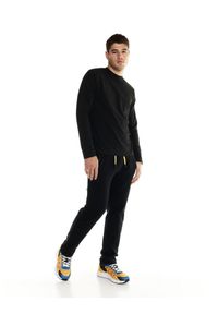 LEONE 1947 APPAREL - Męska koszulka Leone z długim rękawem Urban. Kolor: czarny. Materiał: tkanina. Długość rękawa: długi rękaw. Długość: długie. Sport: fitness