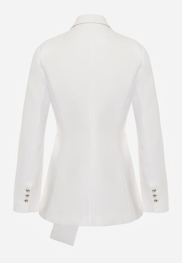 Renee - Biała Marszczona Marynarka Taliowana z Wiskozą z Ozdobą przy Wiązaniu Zynelle. Kolor: biały. Materiał: wiskoza. Wzór: aplikacja. Styl: elegancki