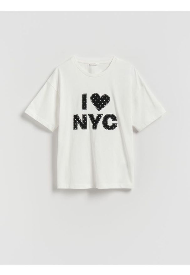 Reserved - T-shirt z aplikacją - złamana biel. Materiał: bawełna. Wzór: aplikacja