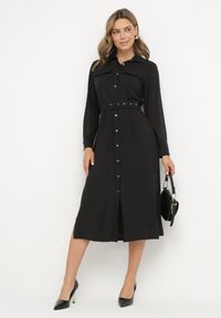 Born2be - Czarna Koszulowa Sukienka Rozkloszowana Ozdobiona Kieszeniami z Klapami i Paskiem Rinnella. Kolor: czarny. Wzór: aplikacja. Typ sukienki: koszulowe. Styl: klasyczny #5