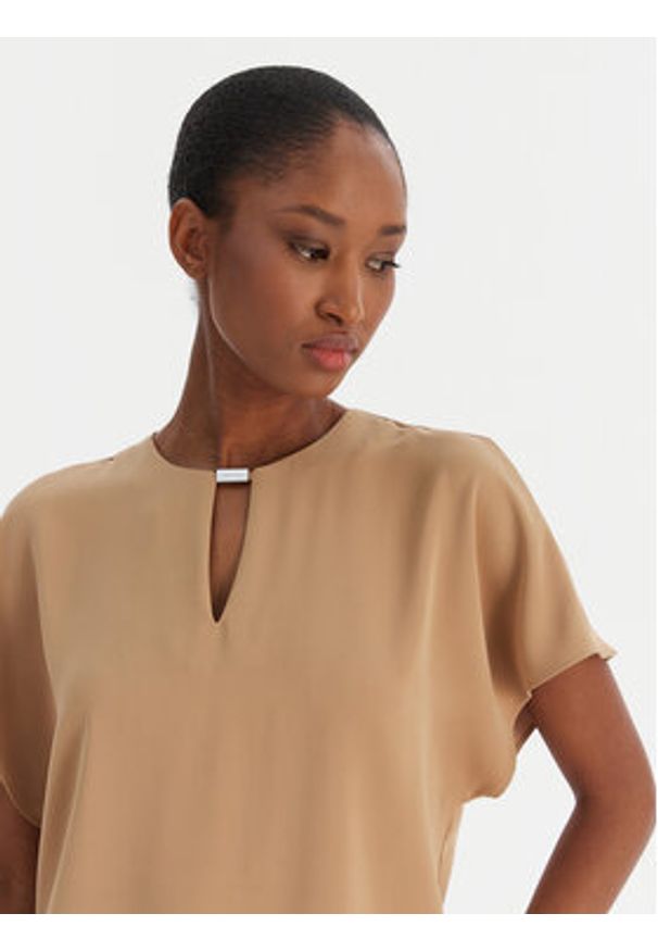 Calvin Klein Bluzka Cdc Ss Hardware LV044E902G Beżowy Regular Fit. Kolor: beżowy. Materiał: syntetyk