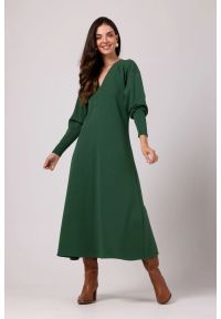 Sukienki.shop - Długa sukienka dzianinowa z dekoltem V kimonowa zielona. Kolor: zielony. Materiał: dzianina. Sezon: zima, jesień. Typ sukienki: sportowe, proste. Styl: sportowy. Długość: maxi #2