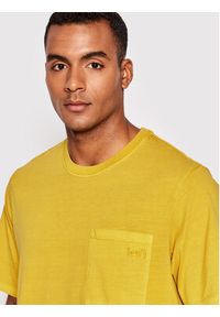 Levi's® T-Shirt Easy Pocket A3697-0001 Żółty Relaxed Fit. Kolor: żółty. Materiał: bawełna #3