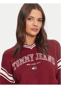 Tommy Jeans Sweter Varsity DW0DW18692 Czerwony Relaxed Fit. Kolor: czerwony. Materiał: bawełna