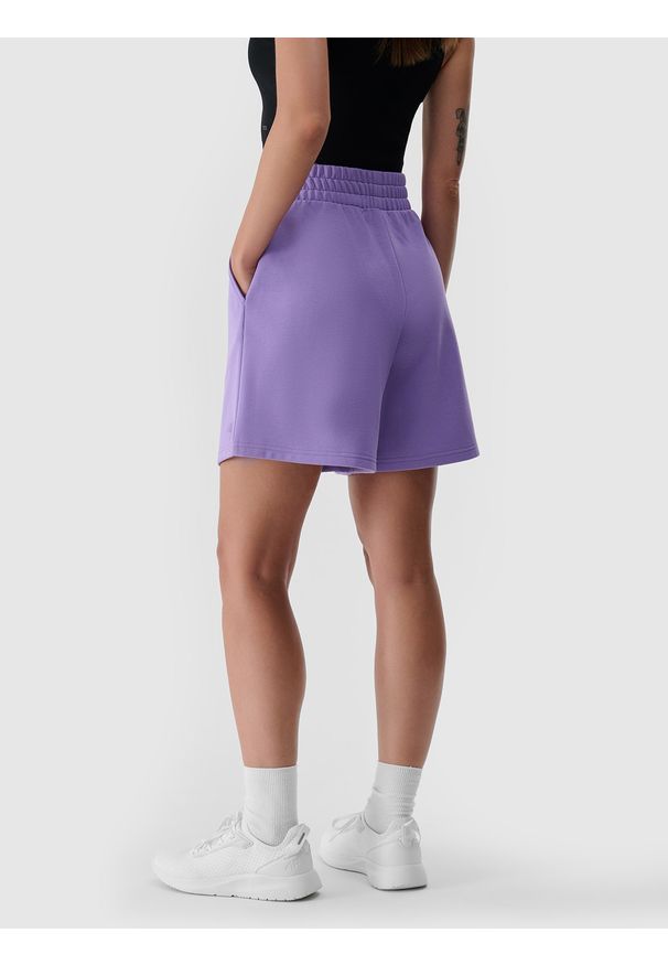 4f - 4F Spodenki dresowe damskie - fioletowe L. Kolor: fioletowy. Materiał: dresówka. Długość: krótkie. Wzór: gładki, ze splotem