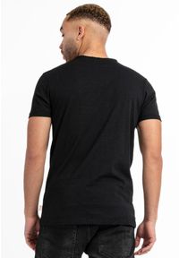 Koszulka Lonsdale Stanydale. Typ kołnierza: dekolt w serek. Kolor: wielokolorowy, czarny, czerwony #2