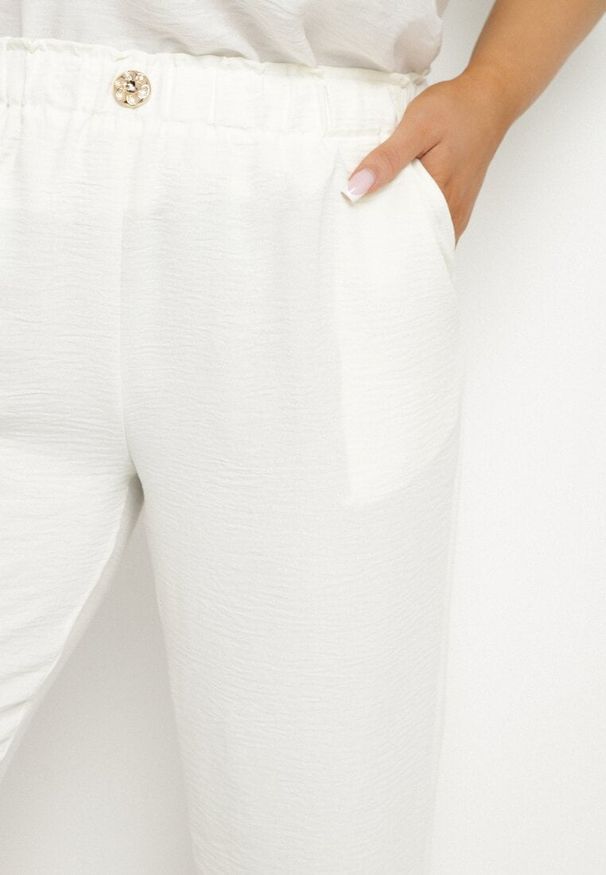 Born2be - Jasnobeżowe Spodnie z Gumką w Pasie 7/8 Tenimira. Okazja: na co dzień, na spacer. Kolekcja: plus size. Kolor: beżowy. Styl: klasyczny, elegancki, casual