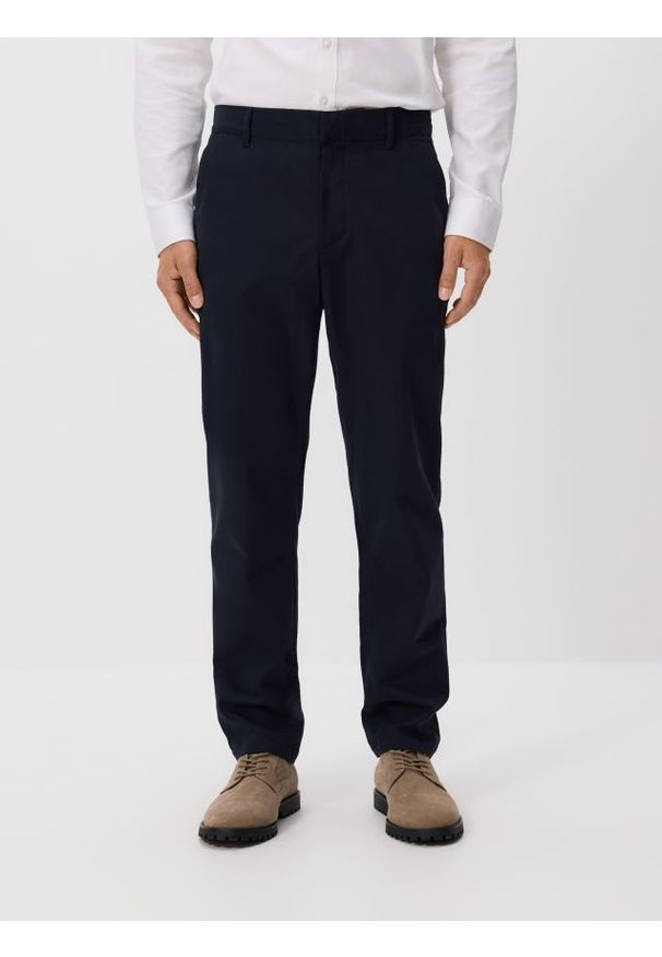 Reserved - Spodnie chino slim fit - granatowy. Kolor: niebieski. Materiał: tkanina, bawełna