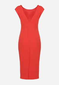 Born2be - Czerwona Taliowana Sukienka Bez Rękawów z Ozdobnym Marszczeniem Lunala. Okazja: na co dzień. Kolor: czerwony. Materiał: skóra. Długość rękawa: bez rękawów. Styl: casual #2