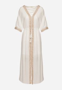 Born2be - Biała Wiskozowa Sukienka z Ażurową Lamówką Aravellea. Okazja: na co dzień. Typ kołnierza: dekolt w serek. Kolor: biały. Materiał: wiskoza. Wzór: ażurowy. Styl: casual, elegancki #3