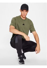 Adidas - adidas T-Shirt Future Icons 3-Stripes IN1615 Zielony Loose Fit. Kolor: zielony. Materiał: bawełna #4