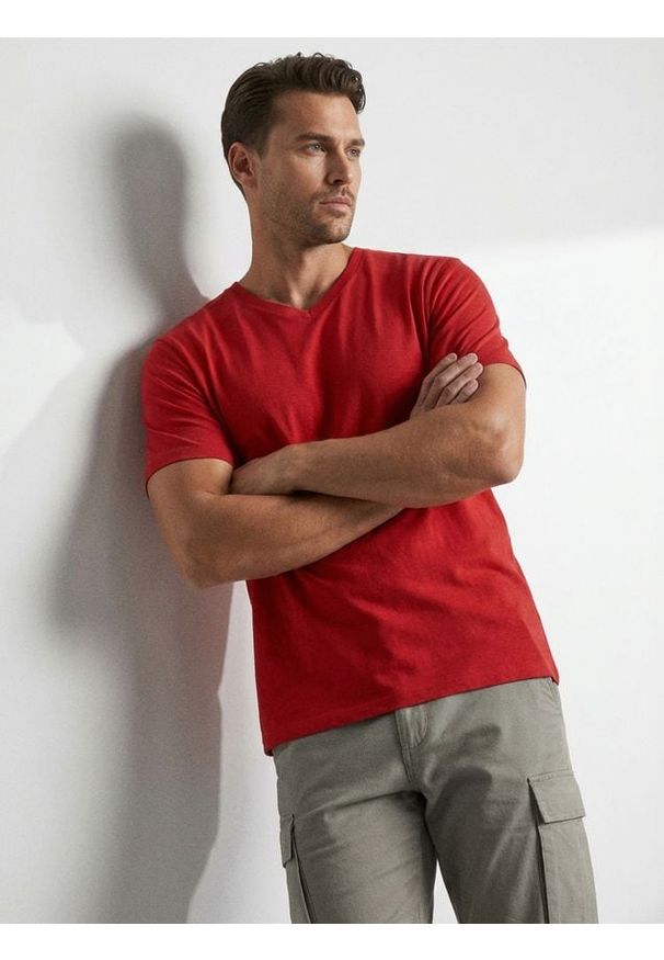 Sinsay - Bawełniana koszulka basic - czerwony. Kolor: czerwony. Materiał: bawełna