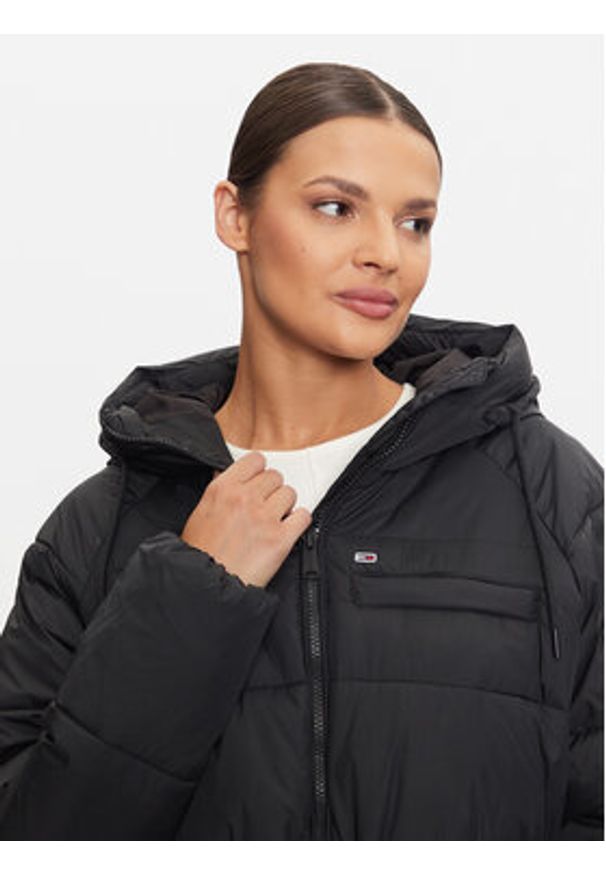 Tommy Jeans Płaszcz zimowy Vail DW0DW18842 Czarny Regular Fit. Kolor: czarny. Materiał: syntetyk. Sezon: zima