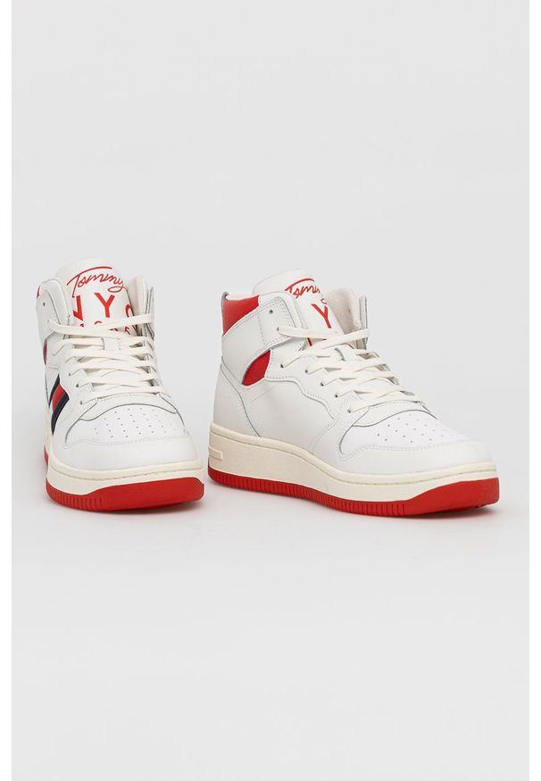 Tommy Jeans Buty kolor biały. Nosek buta: okrągły. Zapięcie: sznurówki. Kolor: biały. Materiał: guma