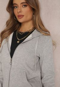 Renee - Jasnoszara Bluza z Kapturem Zapinana na Suwak Bastian. Okazja: na co dzień. Typ kołnierza: kaptur. Kolor: szary. Materiał: polar. Długość rękawa: długi rękaw. Długość: długie. Sezon: zima, jesień. Styl: casual