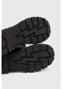 Buffalo śniegowce Aspha Duck Boot Warm kolor czarny 1622184. Nosek buta: okrągły. Zapięcie: sznurówki. Kolor: czarny. Materiał: guma. Obcas: na platformie. Styl: klasyczny #2