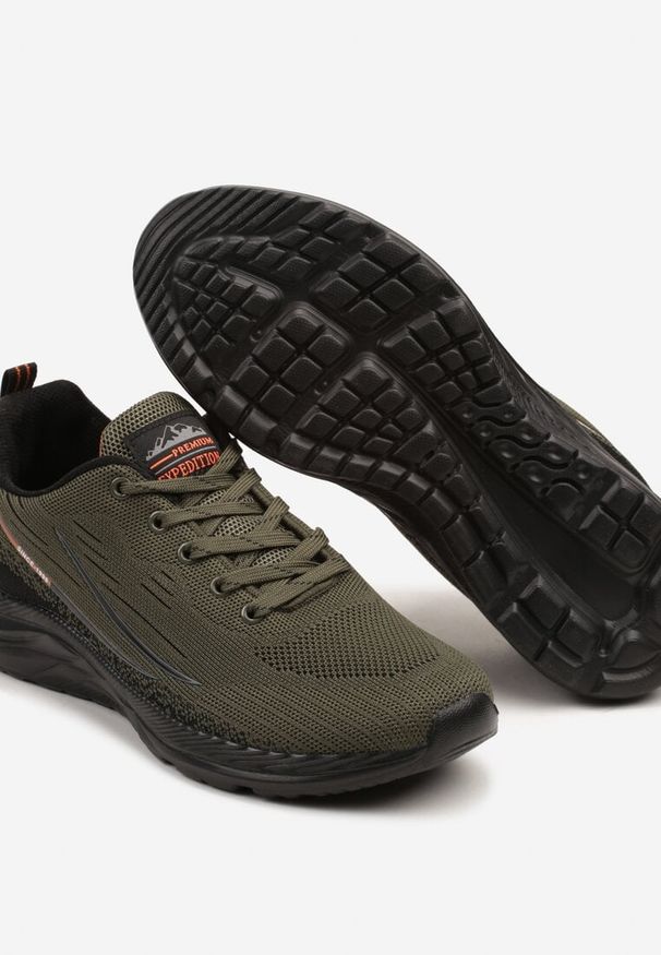 Born2be - Ciemnobeżowe Buty Sportowe Sneakersy z Ozdobnym Tłoczeniem Araviriel. Okazja: na co dzień. Kolor: beżowy. Materiał: jeans. Obcas: na płaskiej podeszwie