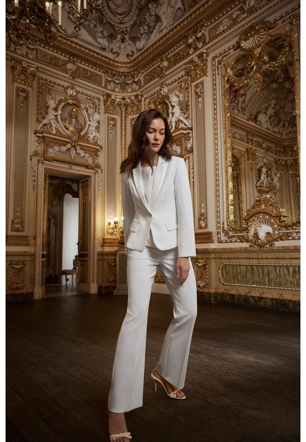 MOODO - Marynarka jednorzędowa biała. Kolor: biały. Materiał: poliester, wiskoza, elastan