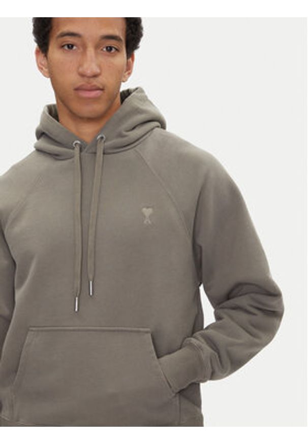 AMI PARIS - AMI Paris Bluza USW274.747 Khaki Regular Fit. Kolor: brązowy. Materiał: bawełna