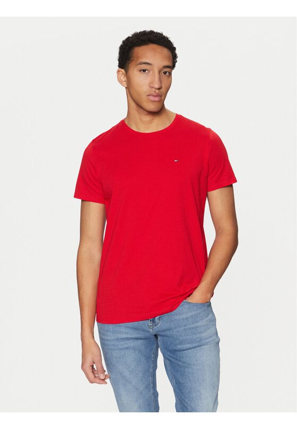 Tommy Jeans T-Shirt DM0DM04411 Czerwony Slim Fit. Kolor: czerwony. Materiał: bawełna