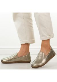 Złote skórzane półbuty damskie barefoot M.Daszyński Ol38-2. Okazja: na co dzień. Kolor: złoty. Materiał: skóra. Szerokość cholewki: normalna. Sezon: wiosna, jesień, lato. Styl: casual, elegancki, sportowy, klasyczny #1