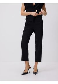 Reserved - Spodnie z zakładkami - czarny. Kolor: czarny. Materiał: wiskoza, tkanina #1