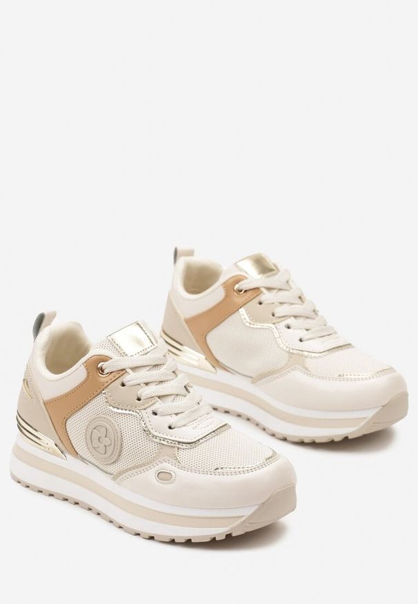 Renee - Beżowe Sneakersy na Niskiej Platformie z Metalicznym Paskiem za Kostkę Dapphira. Okazja: na co dzień. Wysokość cholewki: za kostkę. Nosek buta: okrągły. Zapięcie: pasek. Kolor: beżowy. Materiał: skóra, jeans. Obcas: na platformie
