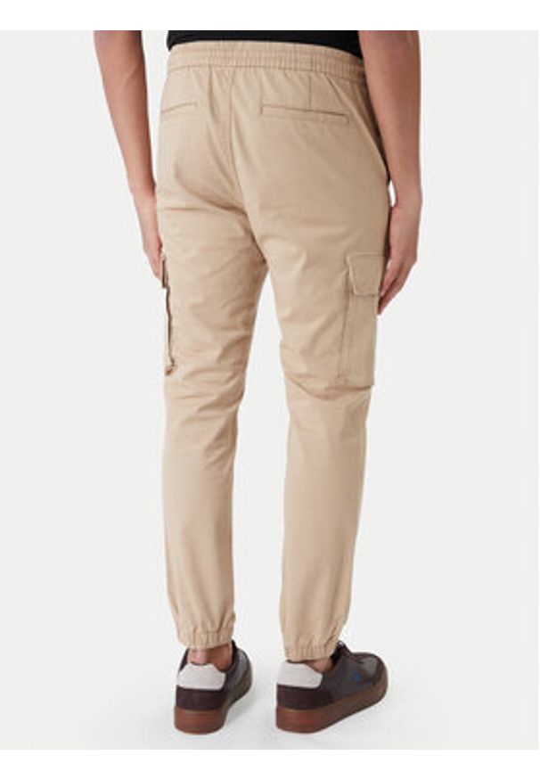 Calvin Klein Jeans Joggery Comfort LV04RD608G Brązowy Skinny Fit. Kolor: brązowy. Materiał: bawełna