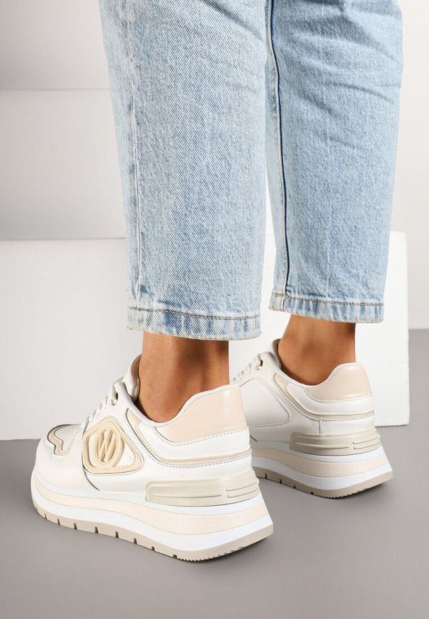 Born2be - Białe Sneakersy na Grubej Podeszwie z Ozdobną Aplikacją Arivirae. Okazja: na co dzień. Kolor: biały. Materiał: jeans. Wzór: aplikacja