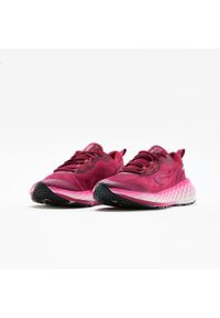 KIPRUN - Buty do biegania damskie Kiprun KS900. Kolor: fioletowy, różowy, biały, wielokolorowy. Szerokość cholewki: normalna. Wzór: geometria, jednolity. Sport: bieganie