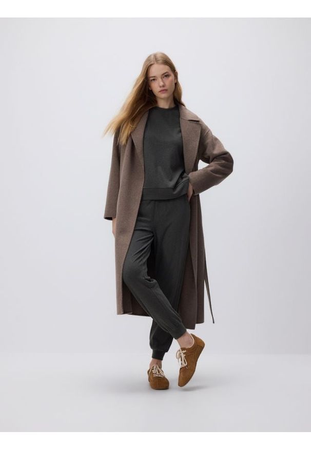 Reserved - Dzianinowe spodnie jogger - ciemnoszary. Kolor: szary. Materiał: dzianina