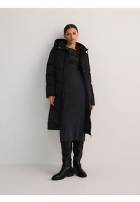 Reserved - Pikowana kurtka z kapturem - czarny. Typ kołnierza: kaptur. Kolor: czarny. Materiał: tkanina #1