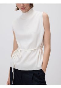 Reserved - Dzianinowy top z wiązaniem - kremowy. Kolor: kremowy. Materiał: dzianina #1