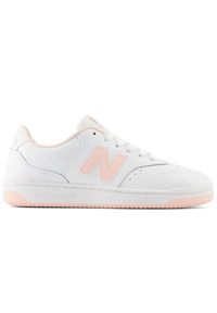 Buty damskie New Balance BBW80WPK – białe. Okazja: na co dzień. Kolor: biały. Materiał: guma, materiał, skóra, syntetyk. Szerokość cholewki: normalna. Sport: koszykówka, turystyka piesza