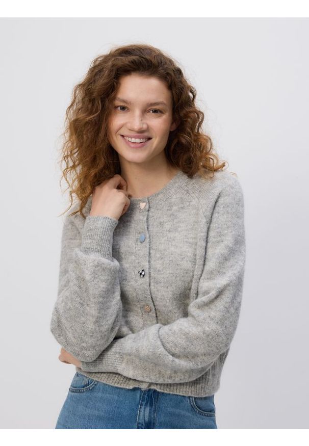 Reserved - Kardigan z ozdobnymi guzikami - jasnoszary. Kolor: szary. Materiał: dzianina, wełna