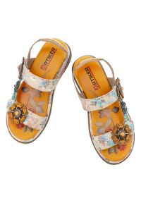 Sandały damskie Artiker, cholewka z materiału tekstylnego regulowane paski z zapięciem na rzep ozdobne aplikacje, beżowe, 58C1022. Zapięcie: rzepy. Kolor: beżowy. Materiał: materiał. Wzór: paski, aplikacja #6