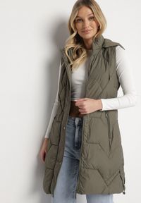 Born2be - Ciemnozielona Pikowana Kamizelka z Odpinanym Kapturem i Ściągaczami Lorianvia. Okazja: na co dzień, na spacer. Kolor: zielony. Materiał: jeans. Styl: sportowy, elegancki, casual #4
