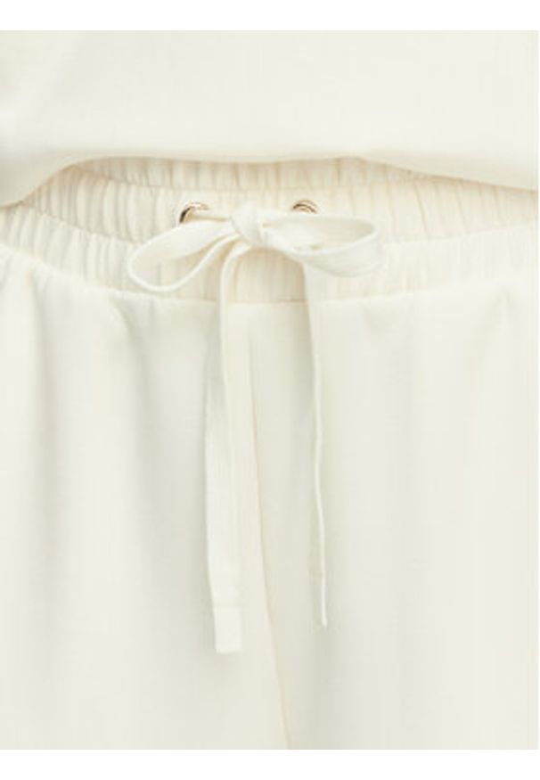 BOSS Szorty sportowe Mirage 50561103 Kremowy Relaxed Fit. Kolor: kremowy. Materiał: syntetyk