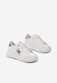 Born2be - Biało-Srebrne Sneakersy Aselvina. Nosek buta: okrągły. Kolor: biały. Materiał: skóra ekologiczna. Szerokość cholewki: normalna. Wzór: jednolity
