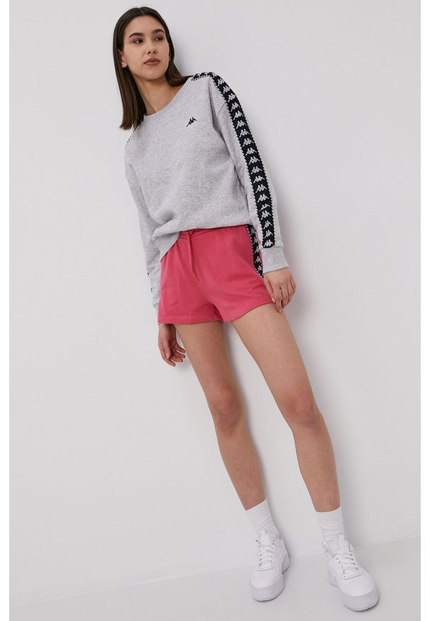 Kappa Szorty damskie kolor różowy z aplikacją medium waist. Okazja: na co dzień. Kolor: różowy. Wzór: aplikacja. Styl: casual
