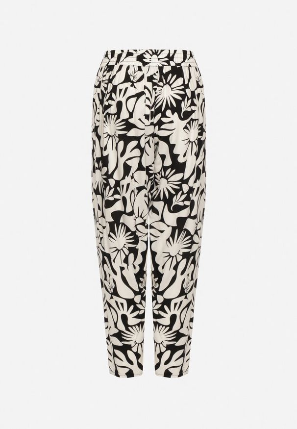 Born2be - Czarne Wiskozowe Spodnie z Wysokim Stanem w Kwiaty Nilandria. Okazja: na co dzień. Stan: podwyższony. Kolor: czarny. Materiał: wiskoza. Wzór: kwiaty. Styl: casual, klasyczny