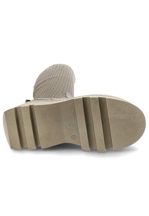 Szare Kozaki Artiker Damskie Wygodne Modne Buty. Okazja: na co dzień. Zapięcie: bez zapięcia. Kolor: szary. Szerokość cholewki: normalna. Wzór: aplikacja. Materiał: skóra, materiał. Obcas: na obcasie. Styl: casual. Wysokość obcasa: średni