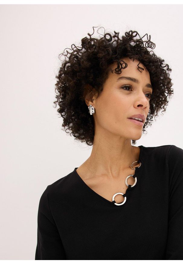 bonprix - Koszulka z długimi rękawami i ozdobnymi kółkami. Kolor: czarny. Długość rękawa: długi rękaw. Długość: długie