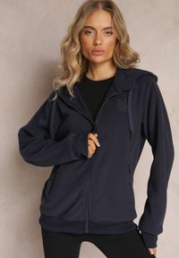 Renee - Granatowa Sportowa Bluza Zapinana na Suwak z Haftowanym Napisem Kelso. Kolor: niebieski. Materiał: bawełna. Wzór: haft, napisy. Styl: sportowy #4