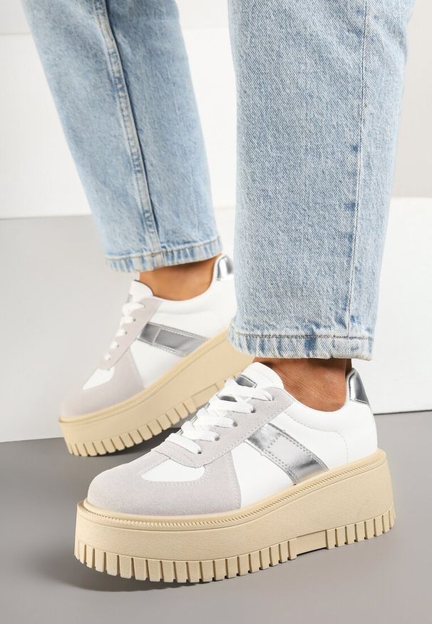Born2be - Biało-Szare Sneakersy na Grubej Podeszwie z Ozdobnym Paskiem Viviriana. Zapięcie: pasek. Kolor: biały. Materiał: jeans. Sezon: lato
