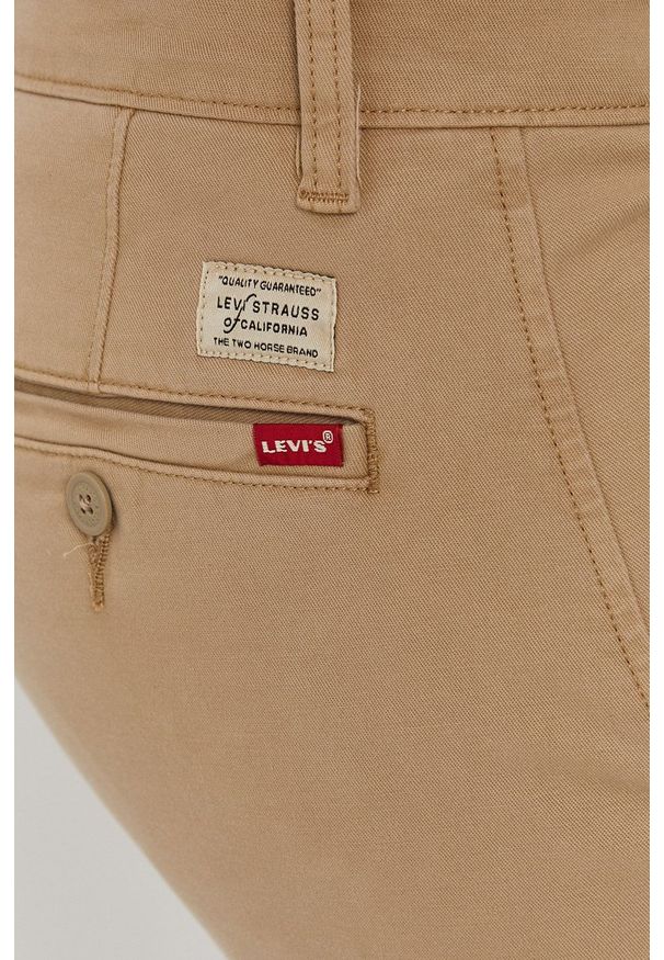 Levi's® - Levi's Spodnie męskie kolor beżowy. Okazja: na spotkanie biznesowe. Kolor: beżowy. Materiał: bawełna, tkanina. Wzór: gładki. Styl: biznesowy